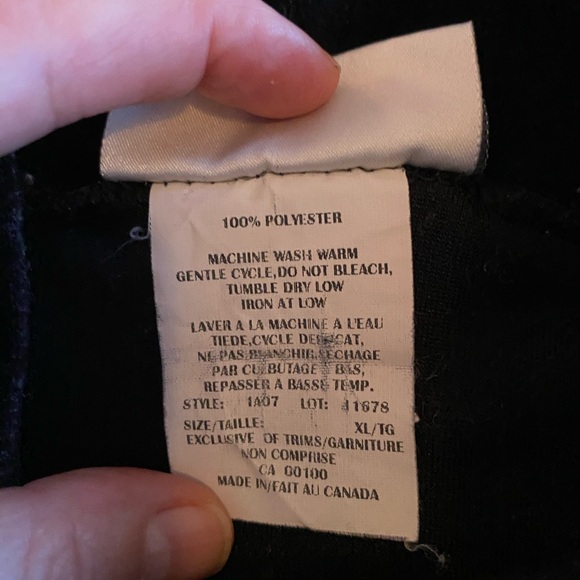 Black Velvet Mock Neck Slightly Cropped Short sleeved Holiday Blouse. Size XL - Picture 5 of 12